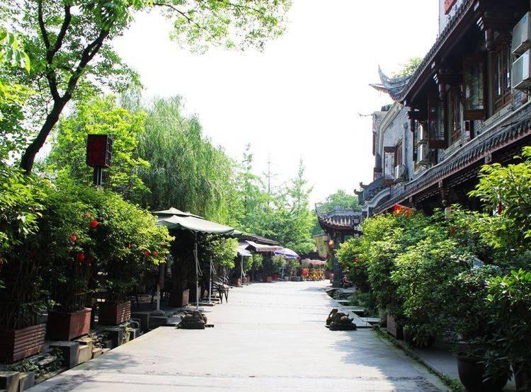 江西南昌公办幼儿园的编外合同制教师值得去吗？